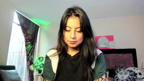 Snapshot of dollhoneycam chatting on December 13, 2025, 9:20 pm HONEY online show from December 13, 2025, 9:20 pm