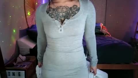 Snapshot of dolllface chatting on December 18, 2024, 8:42 am DOLLLFACE online show from December 18, 2024, 8:42 am