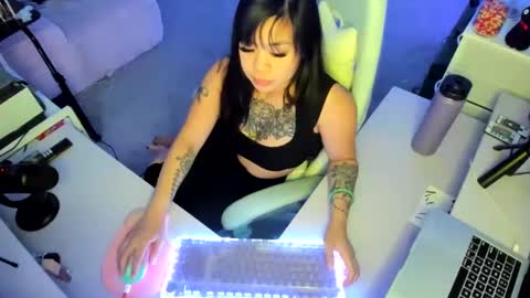 Snapshot of dolllface chatting on October 4, 2025, 6:22 am DOLLLFACE online show from October 4, 2025, 6:22 am