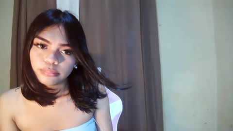 Snapshot of dolly_angel2 chatting on December 8, 2024, 7:05 am dolly_angel2 online show from December 8, 2024, 7:05 am