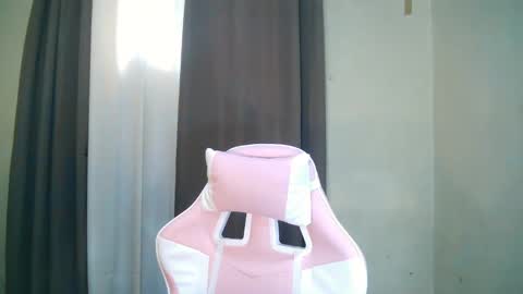 Snapshot of dolly_angel2 chatting on January 22, 2025, 6:10 am dolly_angel2 online show from January 22, 2025, 6:10 am