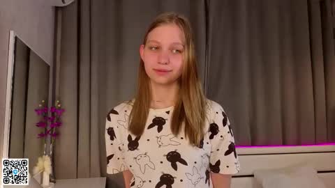 Snapshot of dollyburruss chatting on September 9, 2025, 6:18 pm Emilia online show from September 9, 2025, 6:18 pm