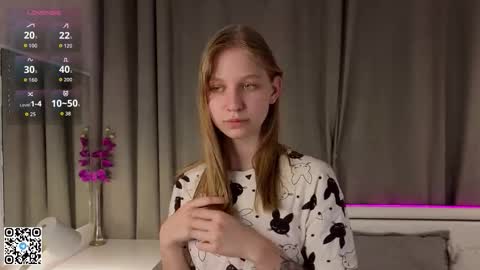 Snapshot of dollyburruss chatting on September 27, 2025, 6:13 pm Emilia online show from September 27, 2025, 6:13 pm