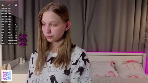 Snapshot of dollyburruss chatting on October 16, 2025, 7:15 pm Emilia online show from October 16, 2025, 7:15 pm