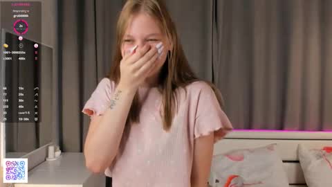 Snapshot of dollyburruss chatting on November 2, 2025, 4:04 am Emilia online show from November 2, 2025, 4:04 am