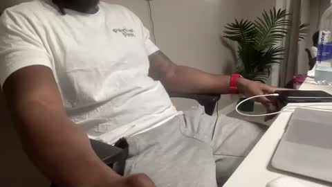 Dolo online show from November 25, 2025, 8:09 pm