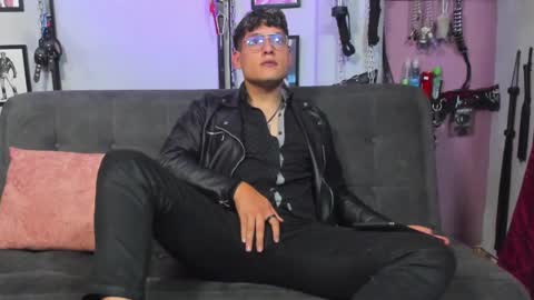 Snapshot of dom2travelers_sm chatting on February 16, 2025, 7:16 pm Diego Castell online show from February 16, 2025, 7:16 pm