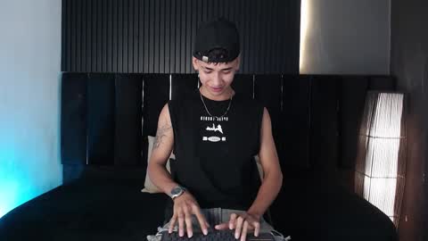 Dominic online show from November 12, 2025, 12:44 am