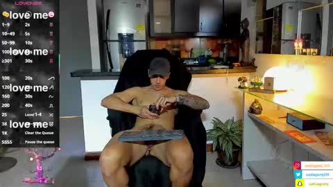 SANTI  independent model online show from November 2, 2025, 8:33 pm