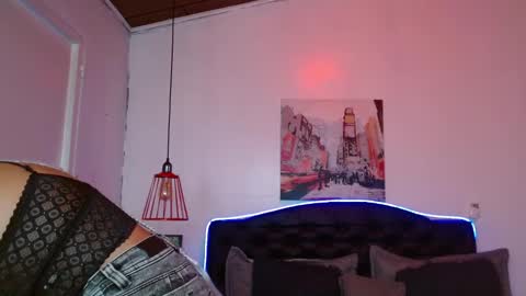  D O M I N K  online show from November 17, 2025, 8:47 pm