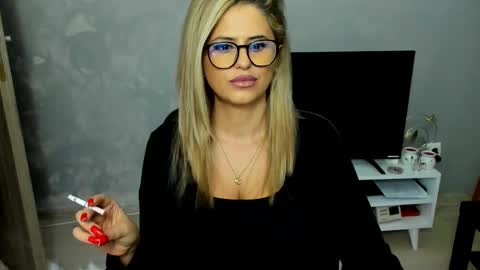 Snapshot of domtessa chatting on November 22, 2025, 10:20 pm Tessa online show from November 22, 2025, 10:20 pm