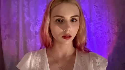 Snapshot of donettastrowbridge chatting on October 19, 2025, 3:34 pm Karolina online show from October 19, 2025, 3:34 pm