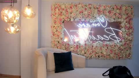  Donna Stonne  online show from October 26, 2025, 3:34 am