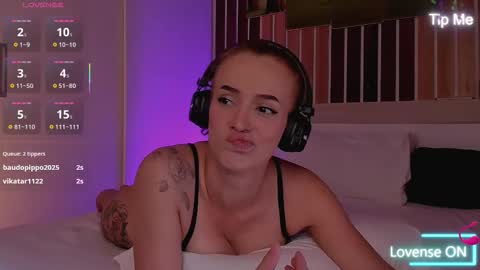 Snapshot of dora_banks chatting on October 1, 2025, 9:15 am Dora online show from October 1, 2025, 9:15 am