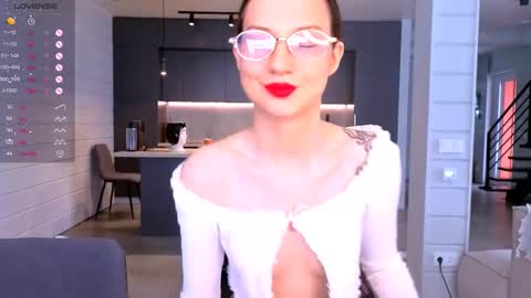 Dora  online show from November 18, 2025, 8:52 am