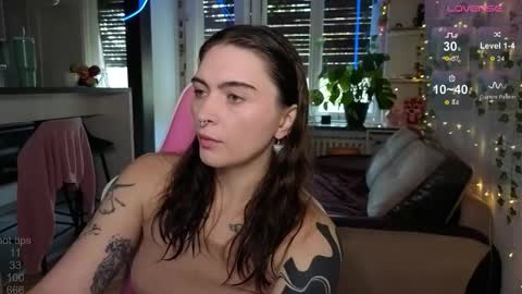 Snapshot of dorfmatratze_ chatting on November 3, 2025, 7:20 am Alice online show from November 3, 2025, 7:20 am