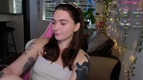 Snapshot of dorfmatratze_ chatting on November 7, 2025, 9:09 am Alice online show from November 7, 2025, 9:09 am