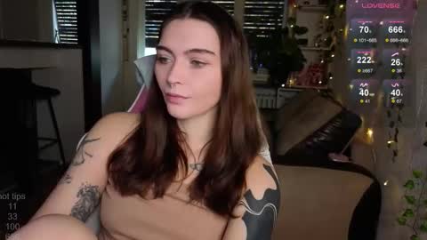 Snapshot of dorfmatratze_ chatting on November 23, 2025, 7:52 am Alice online show from November 23, 2025, 7:52 am