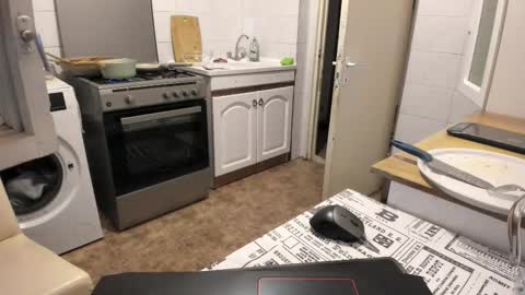 Snapshot of doriancretu95 chatting on September 10, 2025, 5:57 pm menu below online show from September 10, 2025, 5:57 pm