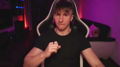 Dorian Reyes online show from November 16, 2025, 10:15 pm