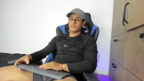 dorman_boy online show from November 16, 2025, 3:56 am