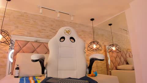  DOROTHY online show from January 17, 2025, 5:42 am