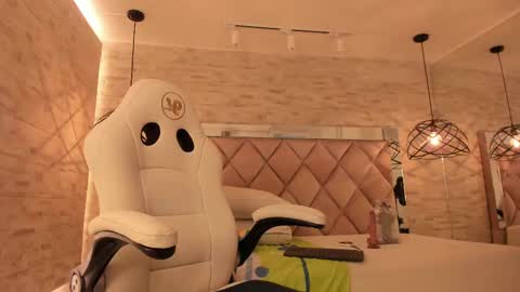  DOROTHY online show from February 22, 2025, 6:06 am