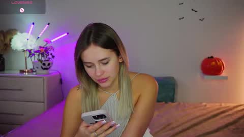 Snapshot of dorretangel chatting on October 31, 2025, 5:14 pm Amy online show from October 31, 2025, 5:14 pm