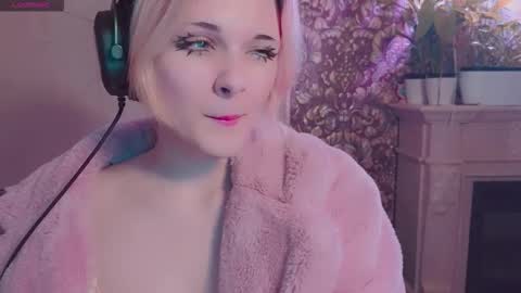 Snapshot of doublebubblecum chatting on November 9, 2025, 11:47 pm Angie online show from November 9, 2025, 11:47 pm