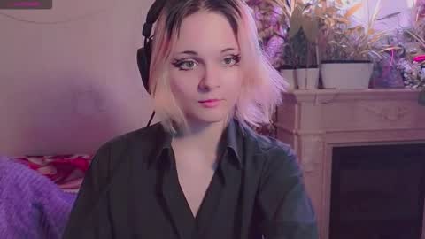 Snapshot of doublebubblecum chatting on November 10, 2025, 11:15 pm Angie online show from November 10, 2025, 11:15 pm