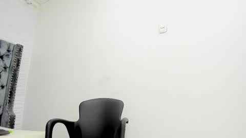 DOUGLAS online show from October 2, 2025, 1:07 pm