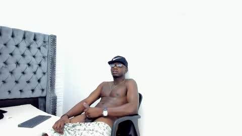 DOUGLAS online show from October 11, 2025, 5:00 pm