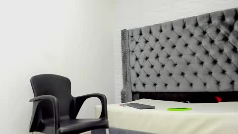 DOUGLAS online show from October 22, 2025, 1:11 pm