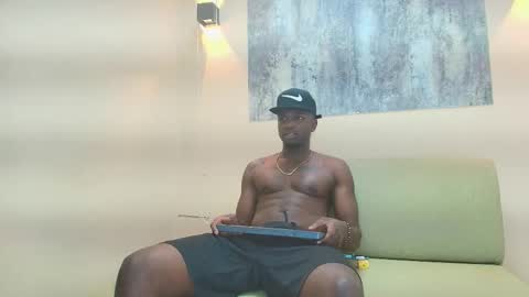 DOUGLAS online show from November 22, 2025, 7:46 pm