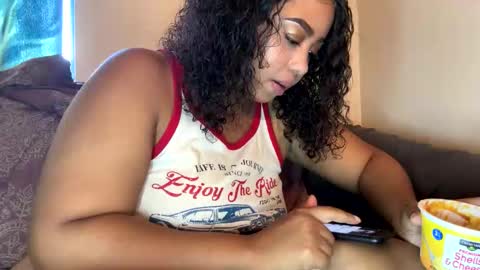 dove_love22 online show from October 26, 2025, 3:51 pm