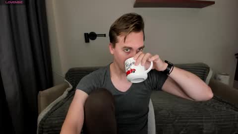 Snapshot of dr_your_dream chatting on October 25, 2025, 8:36 pm Mervin  online show from October 25, 2025, 8:36 pm