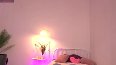 Snapshot of dragon_ink chatting on October 8, 2025, 6:11 am Lisbeth Salander online show from October 8, 2025, 6:11 am