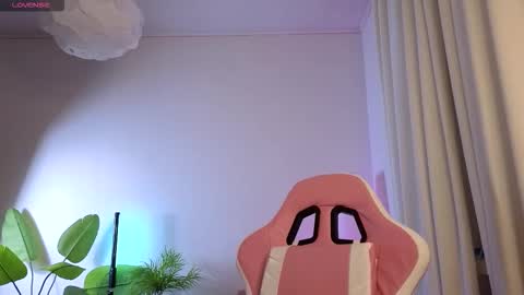 Snapshot of dragon_ink chatting on November 15, 2025, 3:37 am Lisbeth Salander online show from November 15, 2025, 3:37 am