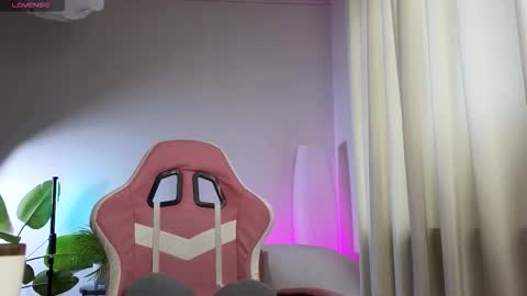 Snapshot of dragon_ink chatting on November 27, 2025, 6:37 am Lisbeth Salander online show from November 27, 2025, 6:37 am