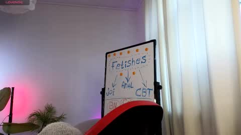 Snapshot of dragon_ink chatting on December 14, 2025, 5:35 am Lisbeth Salander online show from December 14, 2025, 5:35 am