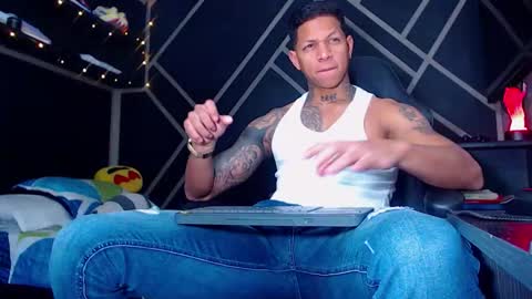 Drake online show from November 10, 2025, 3:33 pm