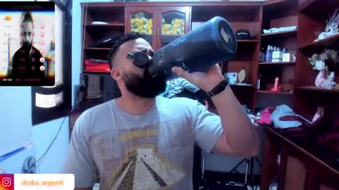 Snapshot of drako_argenti_ chatting on December 7, 2024, 3:52 pm Drako online show from December 7, 2024, 3:52 pm