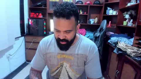 Snapshot of drako_argenti_ chatting on December 11, 2024, 5:00 am Drako online show from December 11, 2024, 5:00 am