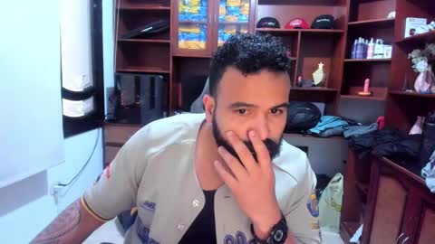 Snapshot of drako_argenti_ chatting on December 22, 2024, 6:04 pm Drako online show from December 22, 2024, 6:04 pm