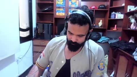 Snapshot of drako_argenti_ chatting on December 22, 2024, 9:09 pm Drako online show from December 22, 2024, 9:09 pm