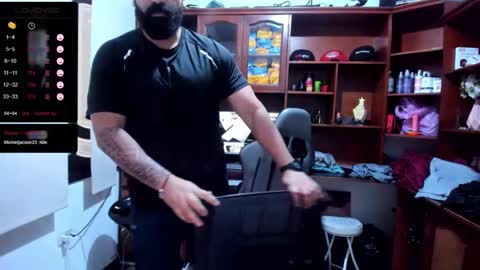 Snapshot of drako_argenti_ chatting on December 28, 2024, 8:04 pm Drako online show from December 28, 2024, 8:04 pm