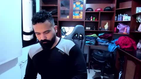 Snapshot of drako_argenti_ chatting on December 30, 2024, 8:15 pm Drako online show from December 30, 2024, 8:15 pm