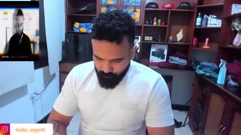 Snapshot of drako_argenti_ chatting on January 4, 2025, 5:37 am Drako online show from January 4, 2025, 5:37 am