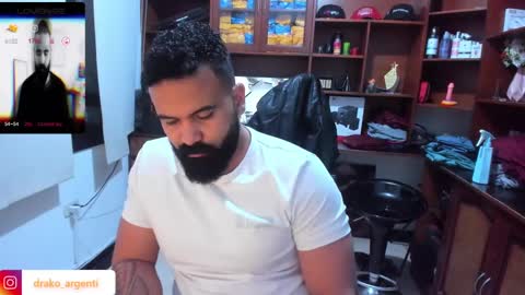 Snapshot of drako_argenti_ chatting on January 4, 2025, 8:49 am Drako online show from January 4, 2025, 8:49 am