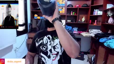 Snapshot of drako_argenti_ chatting on January 7, 2025, 3:33 pm Drako online show from January 7, 2025, 3:33 pm